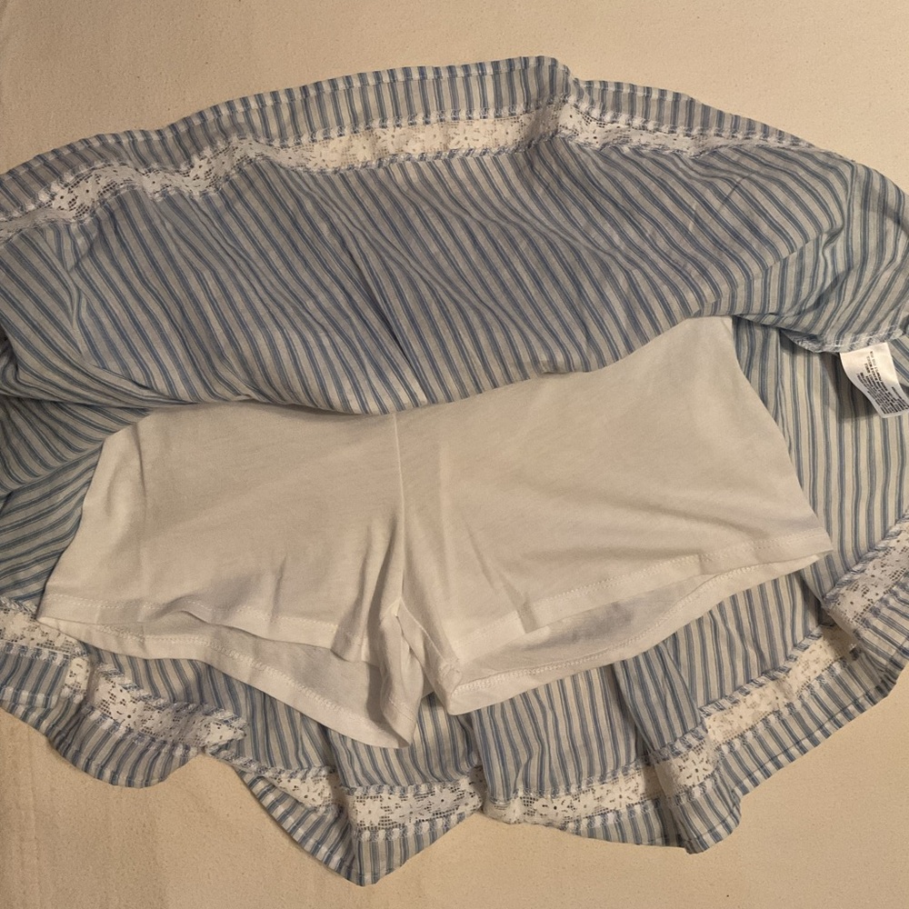 Tiered skirt, lace trimmed, blue & white stripes NWT Small - built-in shorts - Picture 8 of 12